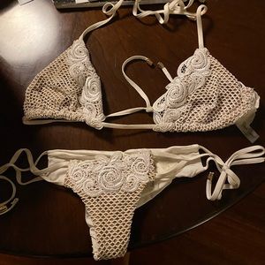 Beach Bunny bikini set~TOP XL & BOTTOMS XS